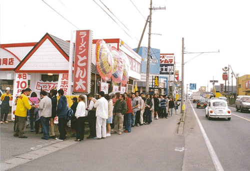 ラーメンとん太オープン風景1