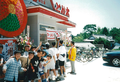 ラーメンとん太オープン風景3